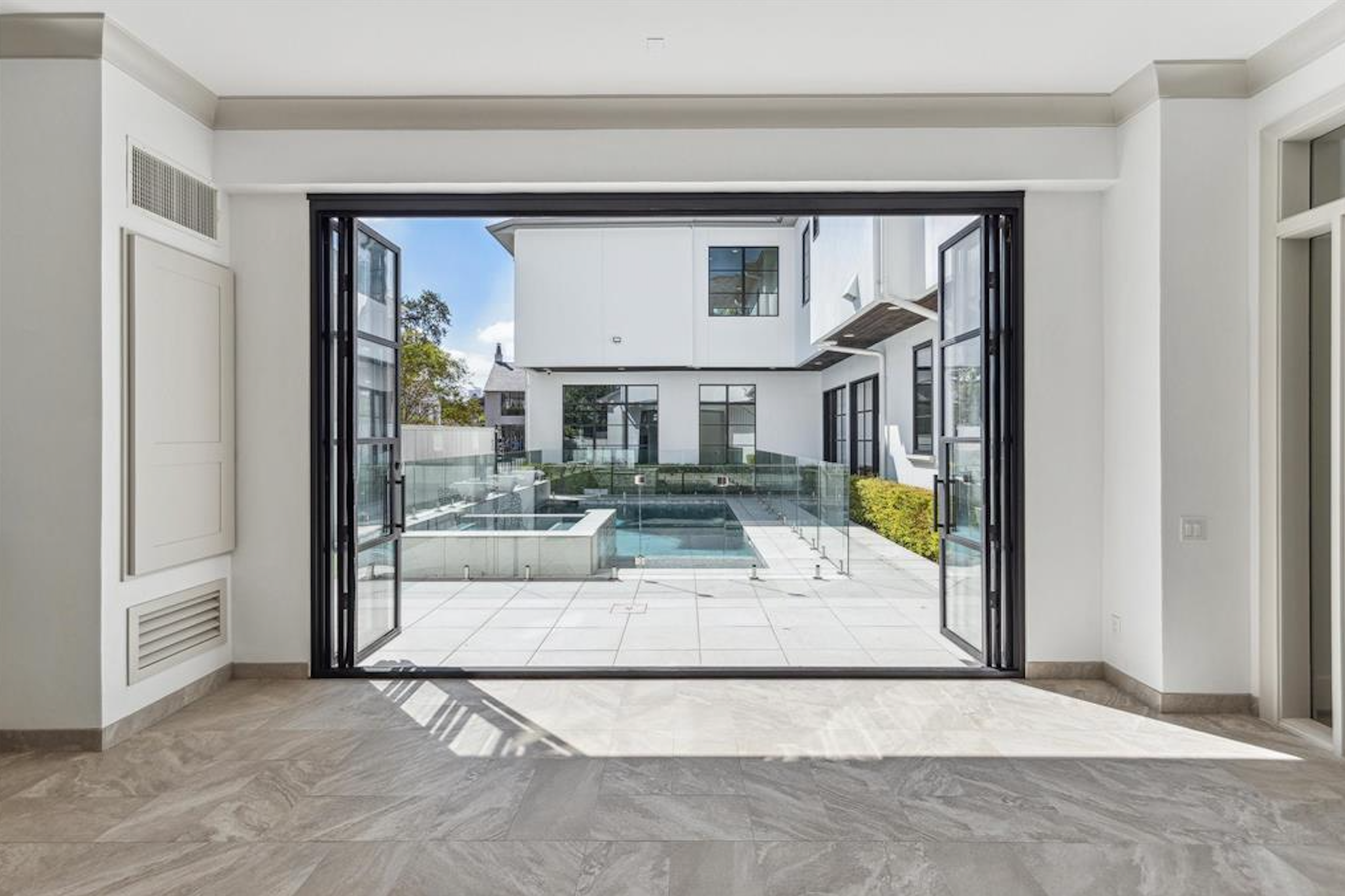 Horizontal Luxury AC vent cover by Worth Home